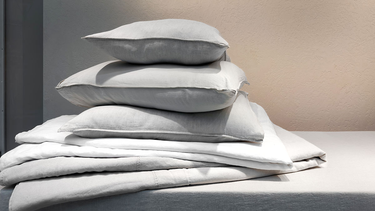 What to do with old pillows and blankets_top image copy.jpg